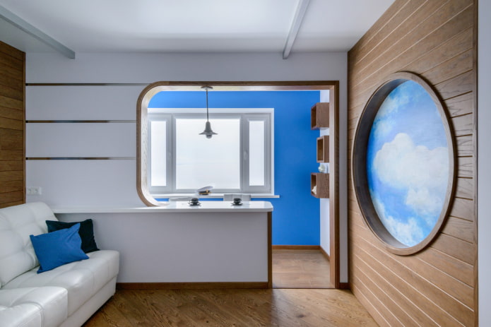 Innenansicht eines Studio-Apartments mit Balkon