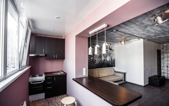 Innenansicht eines Studio-Apartments mit Balkon