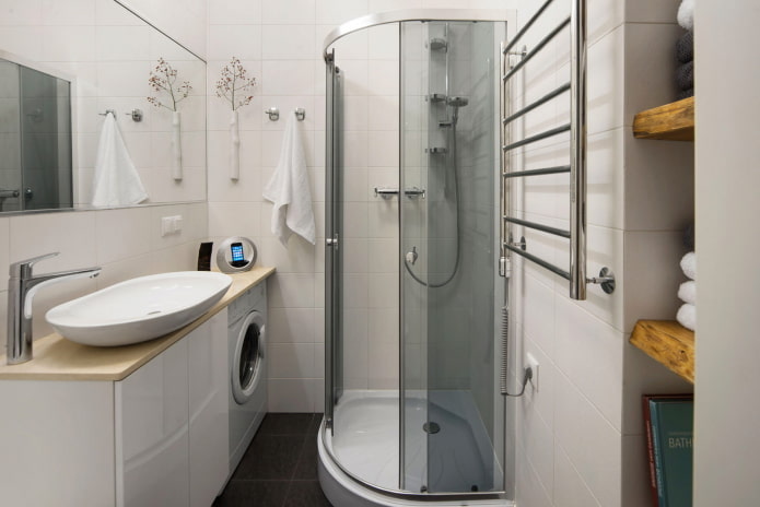 Innenansicht des Badezimmers in einem Studio-Apartment
