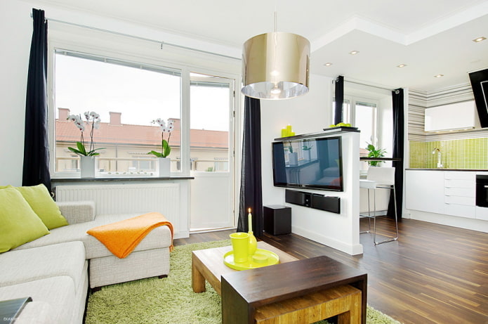 Studio-Apartment-Innenraum mit zwei Fenstern