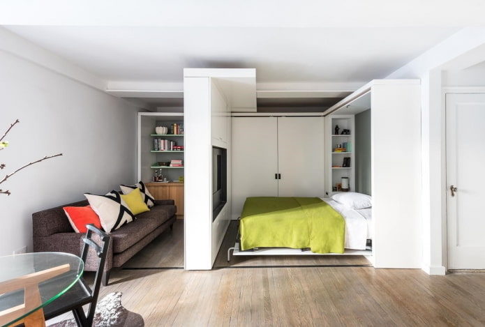 Möbelanordnung im Inneren eines Studio-Apartments