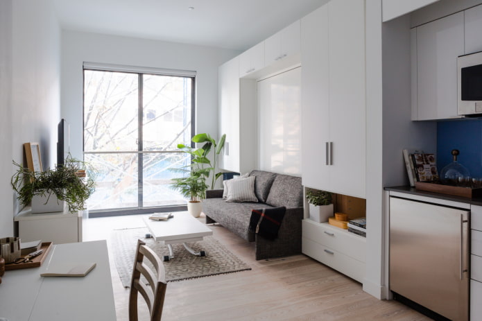 Studio-Apartment-Innenraum mit einem Fenster