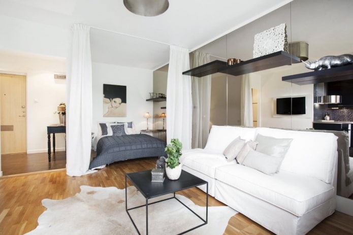 Textilien im Inneren eines Studio-Apartments