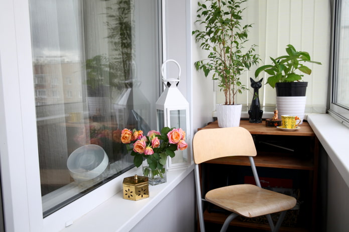 kleiner gemütlicher Balkon