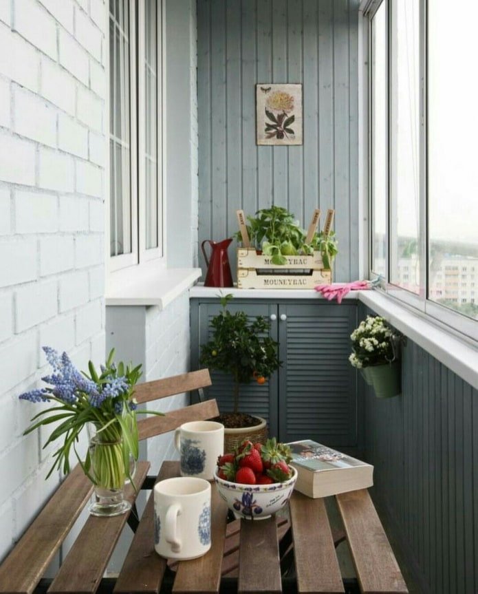 Essbereich auf dem Balkon