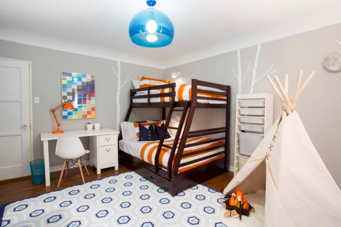 Kleines Zimmer für zwei Kinder mit einem Etagenbett