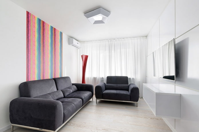 Interieur eines 16 Quadratmeter großen Flurs im minimalistischen Stil