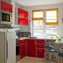 Kleines Küchendesign mit einer Bartheke-4