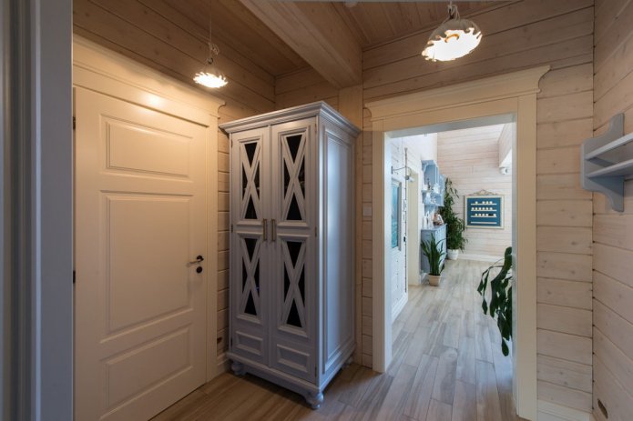 Flurgestaltung in einem Holzhaus
