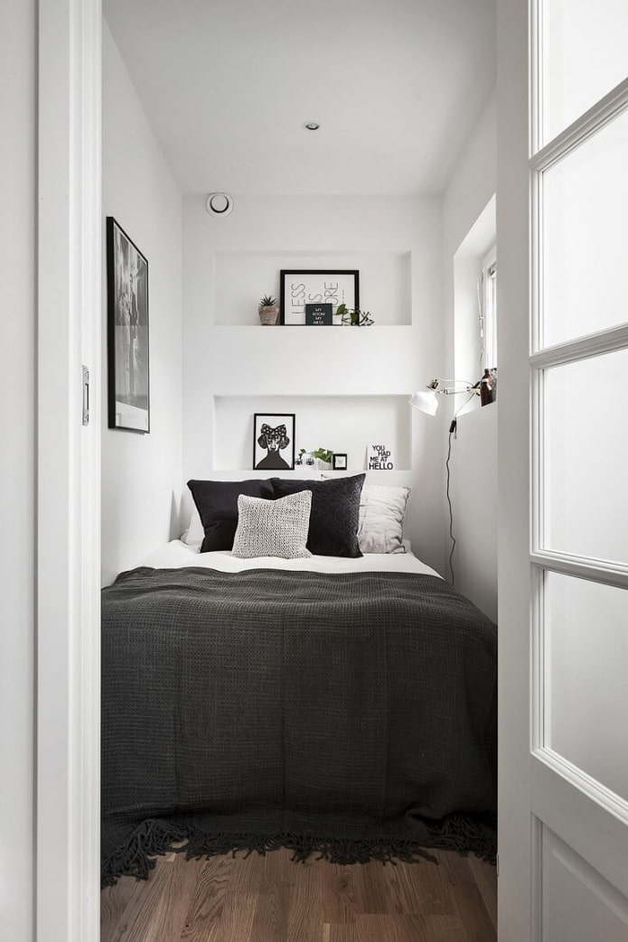 schmales kleines Schlafzimmer