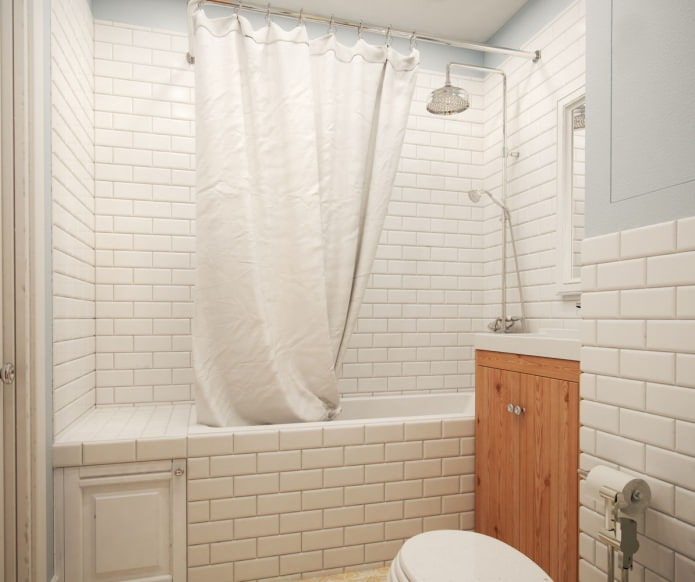 Badezimmer in einer Einzimmerwohnung