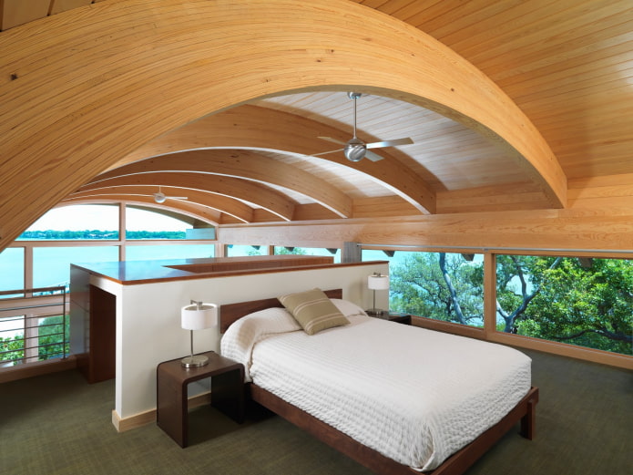 Gewölbte Decke im Innenraum