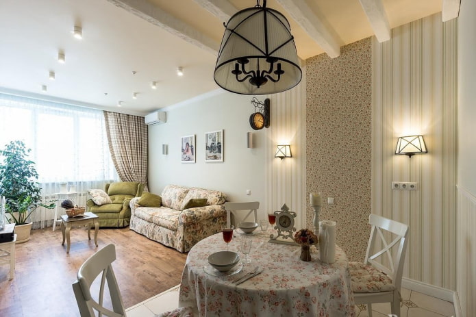 Deckendesign im Provence-Stil