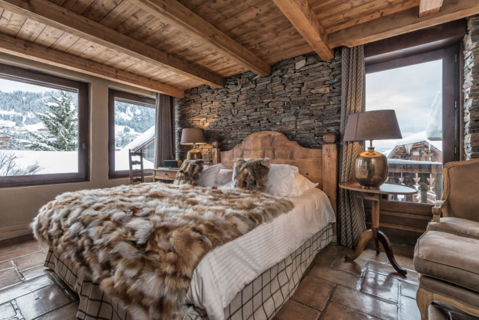 Deckendesign im Chalet-Stil