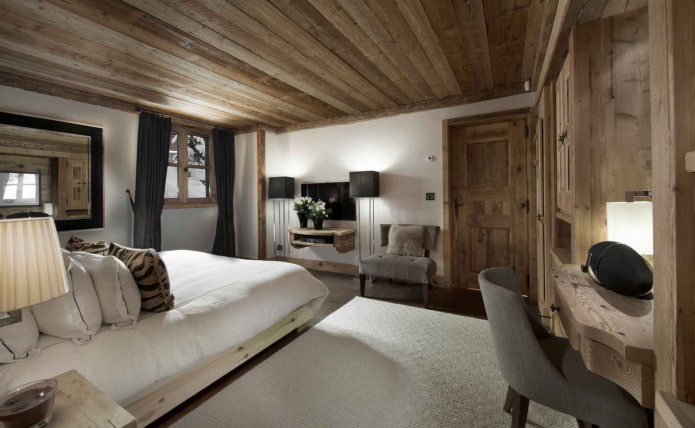 Deckendesign im Chalet-Stil