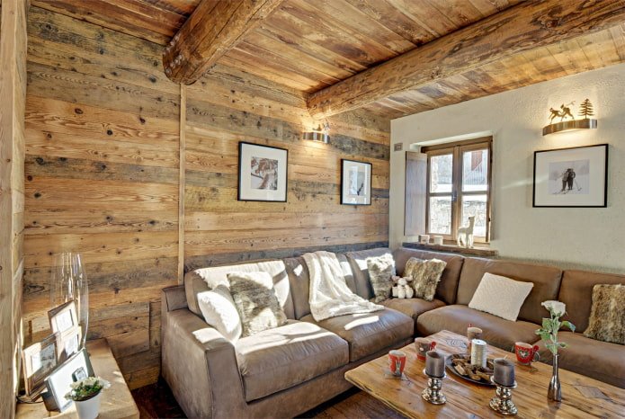 Deckendesign im Chalet-Stil