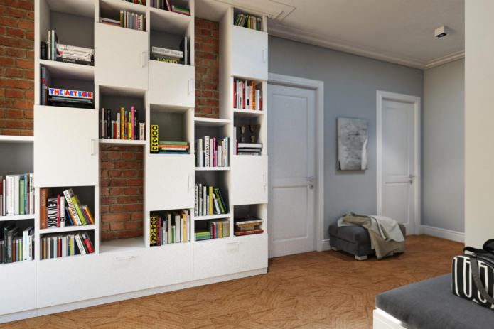Flur mit Bücherregal
