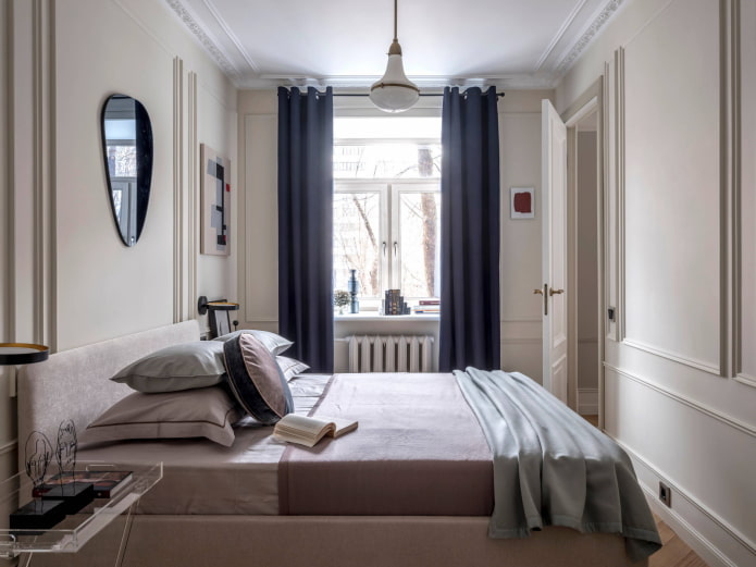 Helles rechteckiges Schlafzimmer