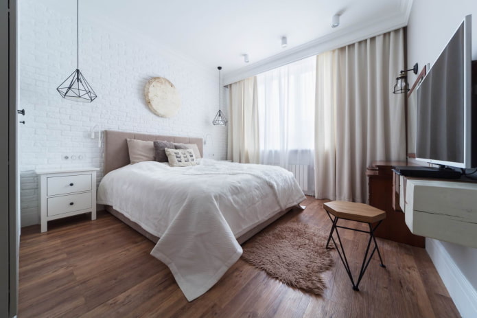 großes quadratisches Schlafzimmer