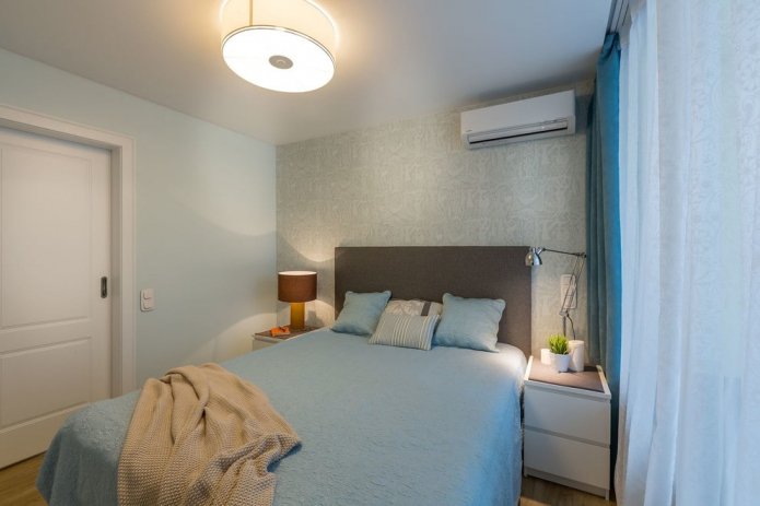 weiße Decke im Schlafzimmer