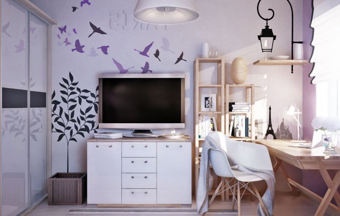 Schreibtisch im Schlafzimmer für ein Mädchen