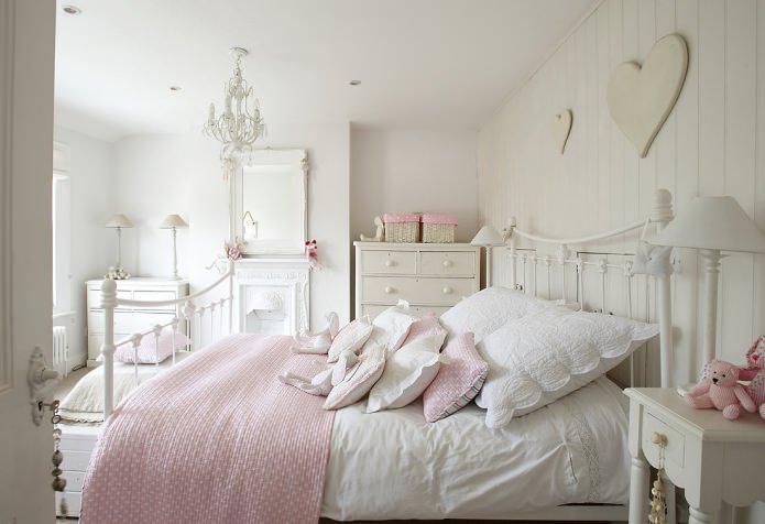 Schlafzimmerdesign für ein Mädchen im Shabby-Chic-Stil