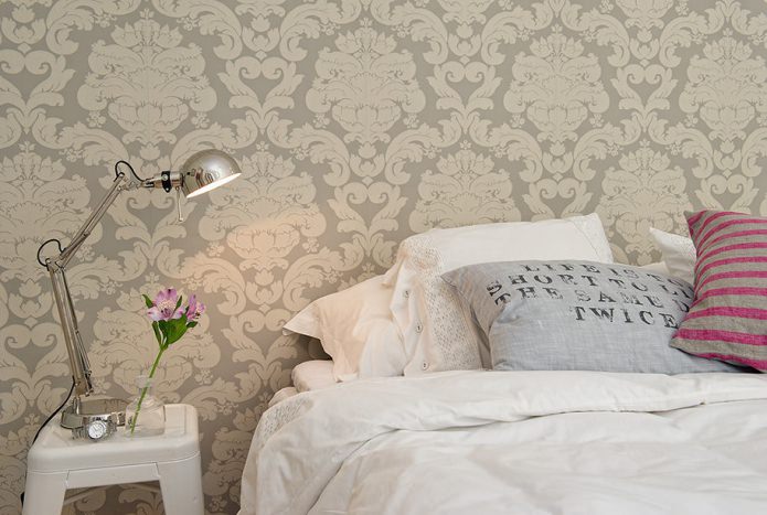 Grau-beige Tapete