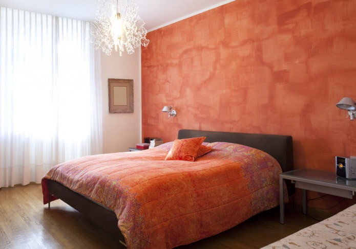 Orangefarbener Putz an der Wand