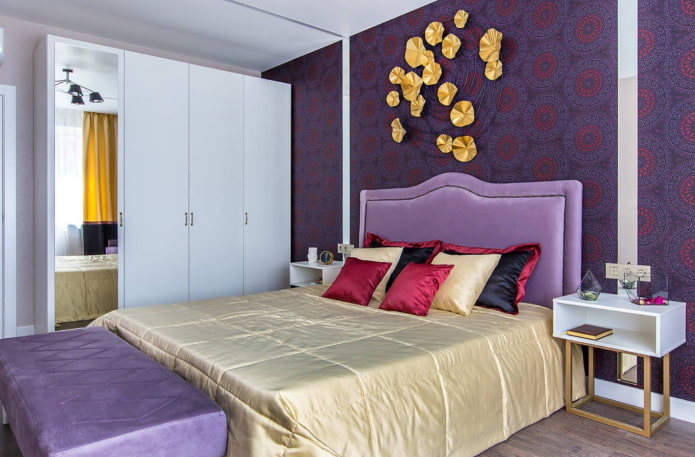Schlafzimmer in Lilatönen