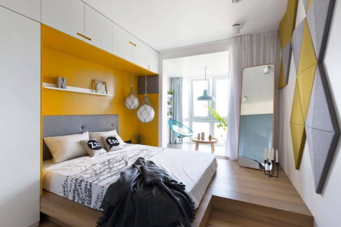 Kleiderschrank im Schlafzimmer mit einer Nische
