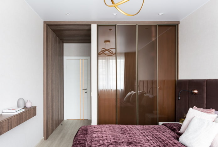 Kleiderschrank im Schlafzimmer