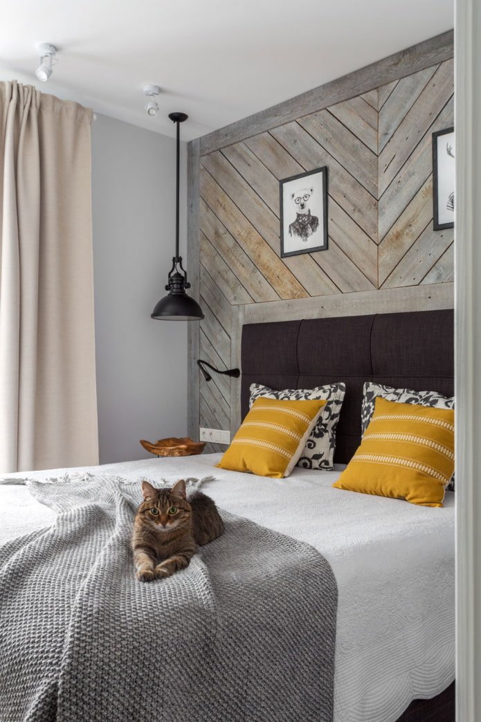 Holzpaneel an der Wand im Schlafzimmer