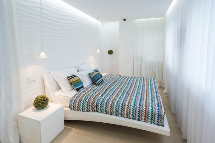 weiße 3D-Paneele an der Wand im Schlafzimmer