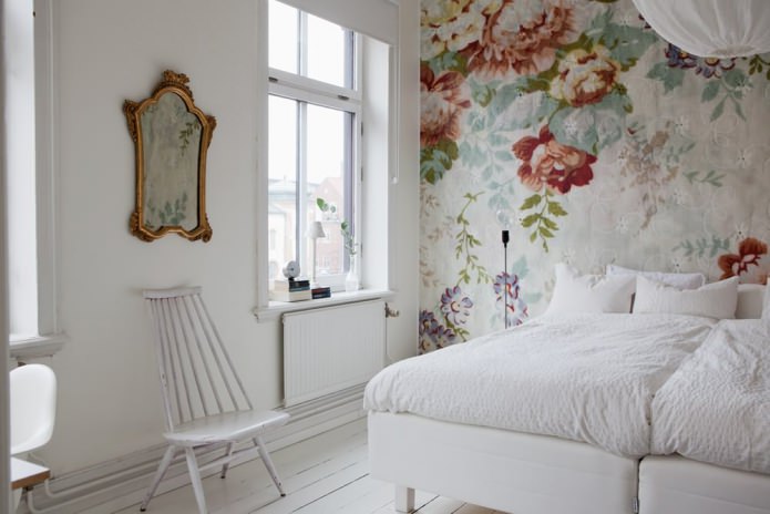 Wandmalerei im Schlafzimmer (Blumen)