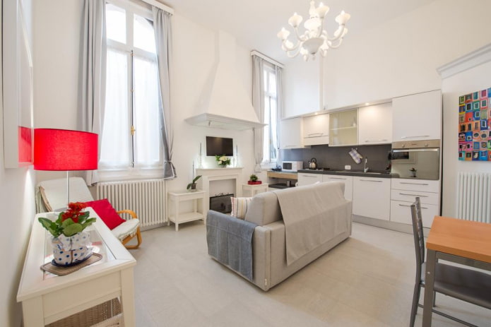 Studio-Apartment-Innenraum mit zwei Fenstern