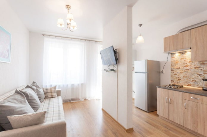 Möbelanordnung im Inneren eines Studio-Apartments