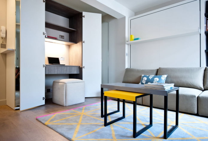 Arbeitsbereich im Inneren eines Studio-Apartments