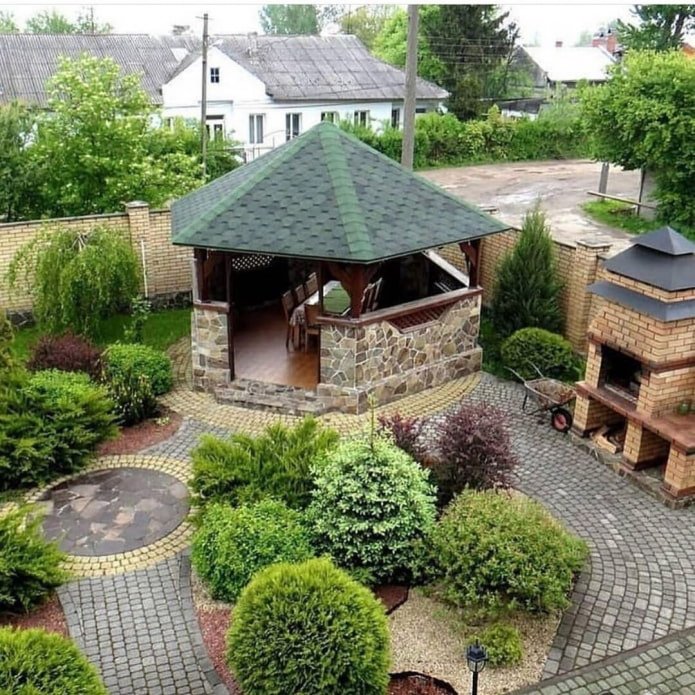 Pavillon auf der Datscha