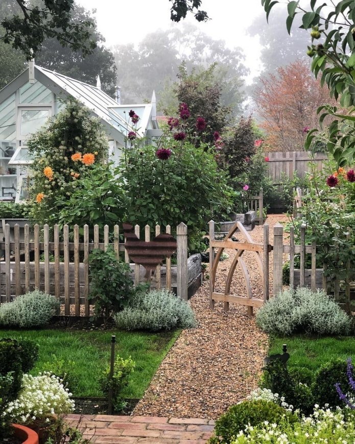 rustikales Gartendesign