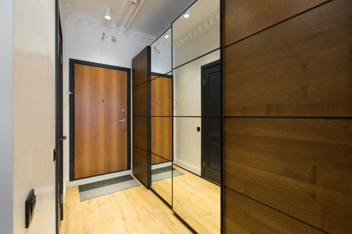 großer Schiebetürenschrank