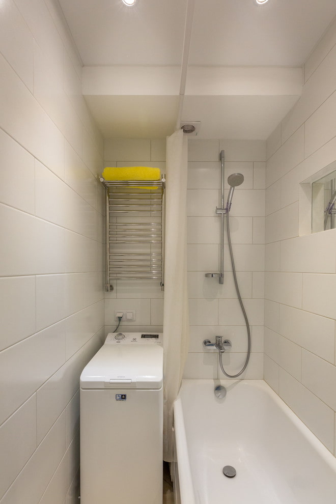 schmales Badezimmer