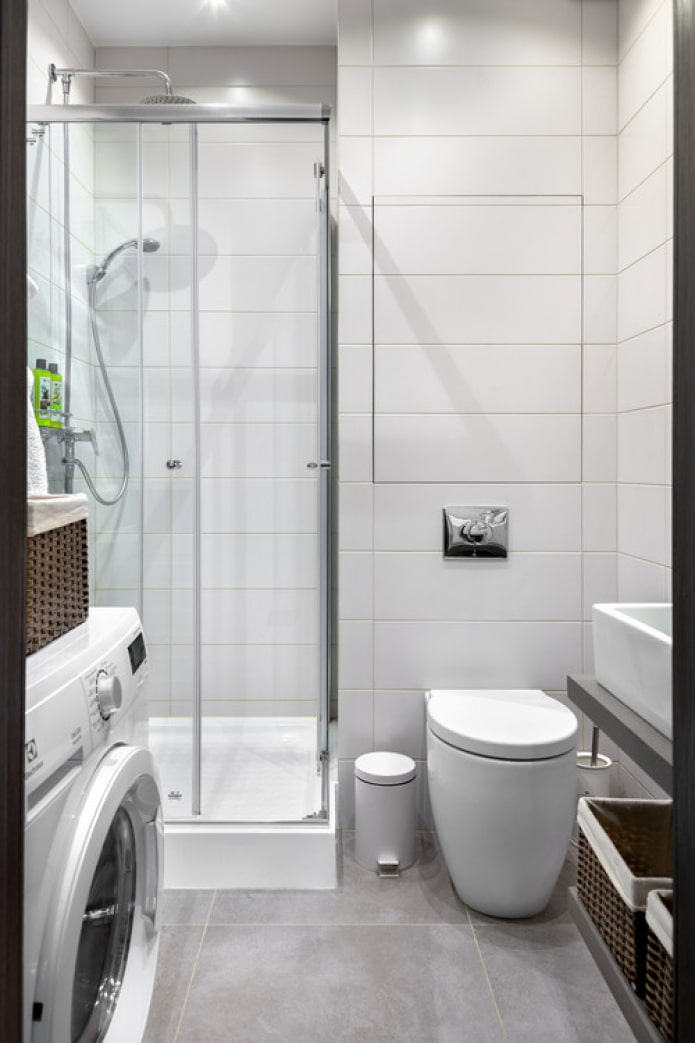 Toilette mit eingebautem Spülkasten
