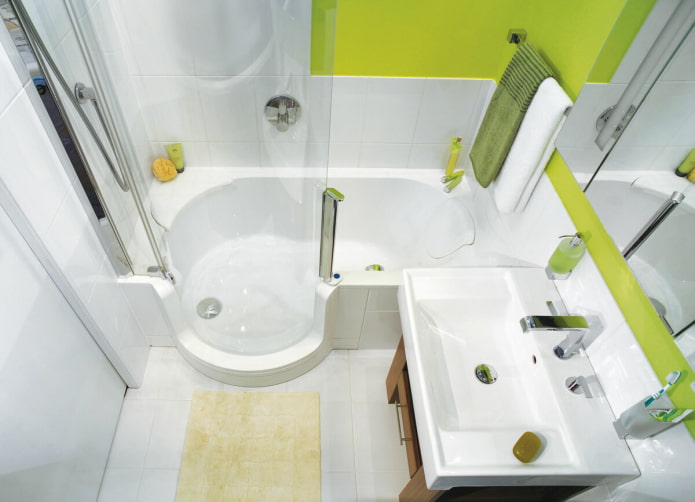 Helle kleine Badewanne