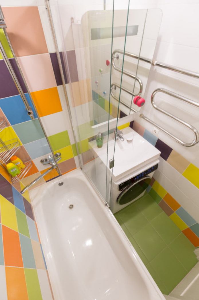 helles kleines Badezimmer