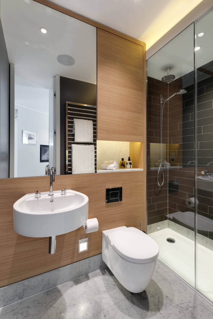 Toilette und Waschbecken