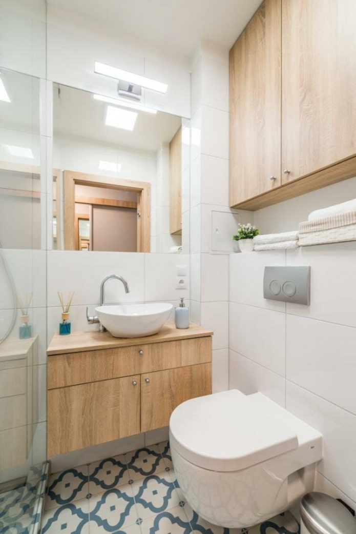 Spiegelbeleuchtung im Badezimmer