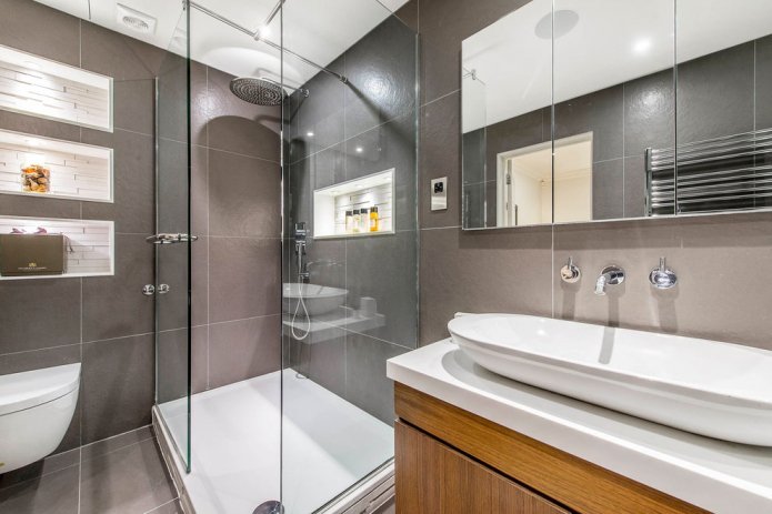 Badezimmer mit Dusche