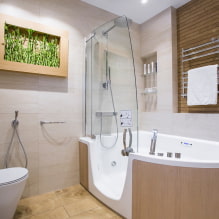 Innenansicht eines Badezimmers kombiniert mit einer Toilette-7