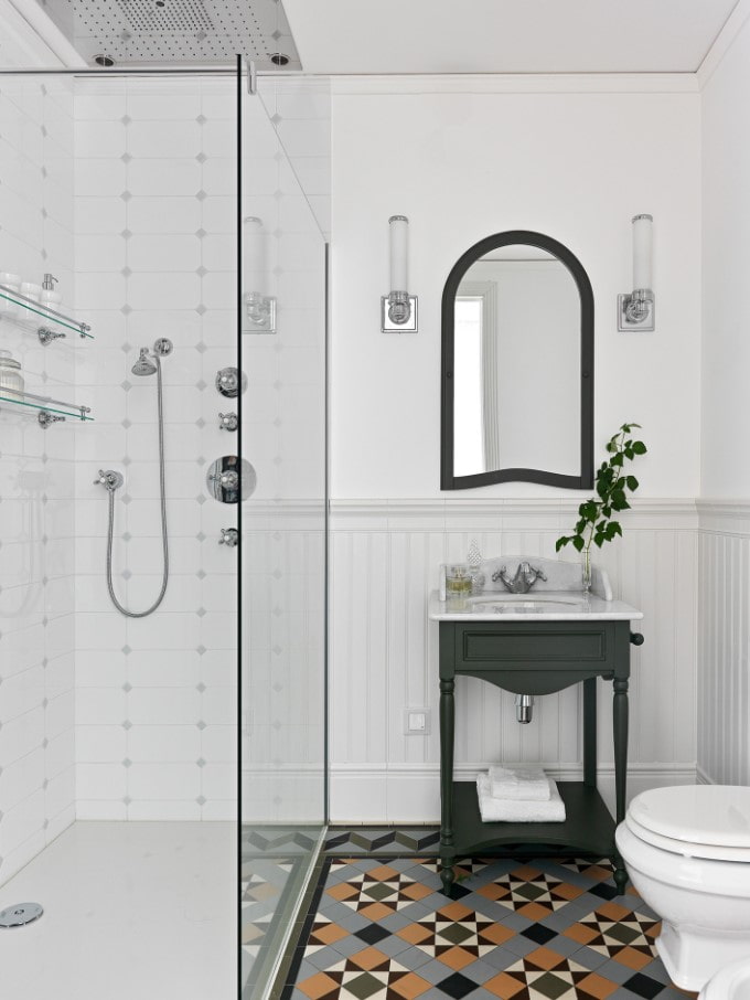 weißes Badezimmer