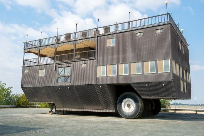 ungewöhnliches Wohnmobil auf Rädern